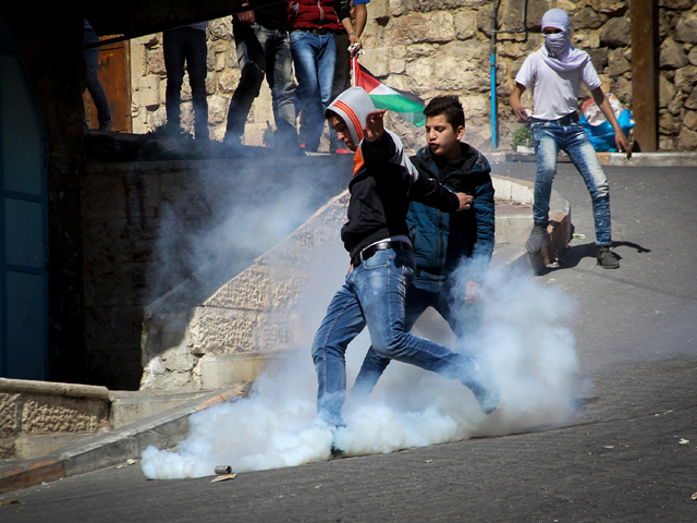 Палестинские демонстранты учинили беспорядки в Хевроне