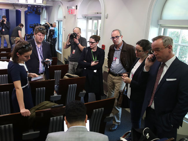 Репортеров ВВС и CNN не пустили на встречу с пресс-секретарем Белого дома
