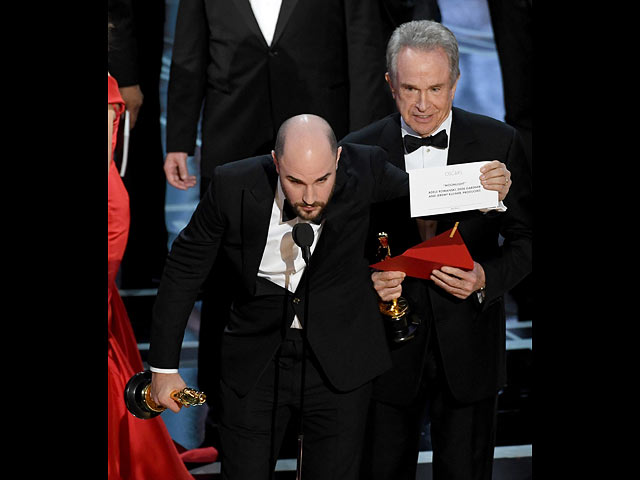 Продюсер "Ла-Ла Ленд" Фред Бергер и Уоррен Битти на церемонии вручения премии "Оскар". 26 февраля 2017 года