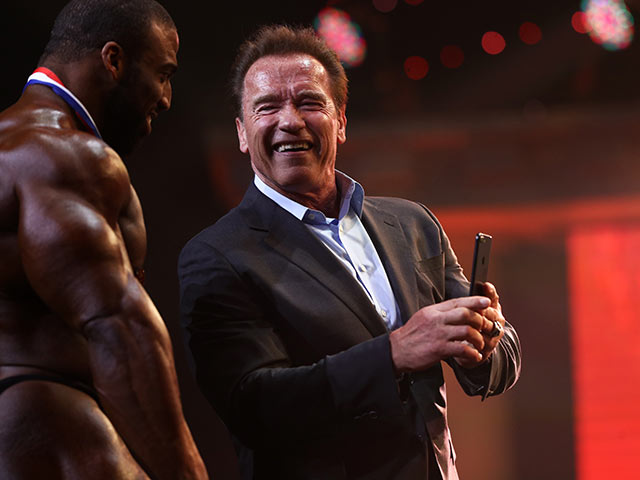 Арнольд Шварценеггер и Седрик МакМиллан - победитель The Arnold Classic 2017 на Arnold Sports Festival 