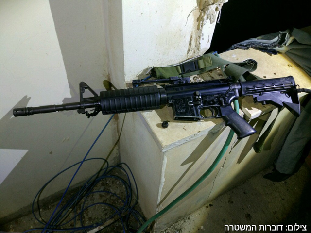 Спецназ полиции конфисковал винтовку М-16 в деревне к востоку от Шхема