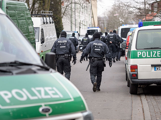 В Дюссельдорфе преступник, вооруженный мачете, напал на 80-летнего мужчину