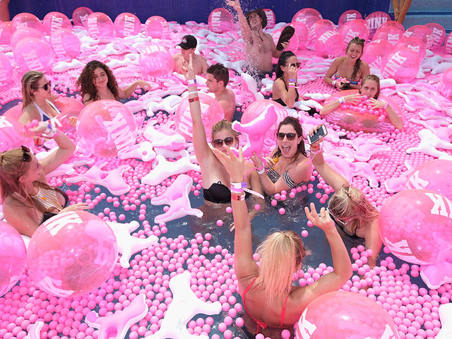 Вечеринка "Victoria's Secret PINK Nation" 