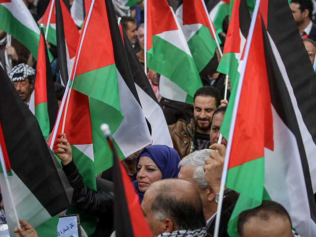 Палестинцы протестуют против швейцарского закона о запрете финансирования антиизраильских организаций    