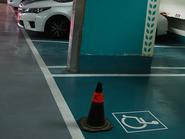 Водителям-инвалидам разрешили парковаться на местах для погрузки и разгрузки  