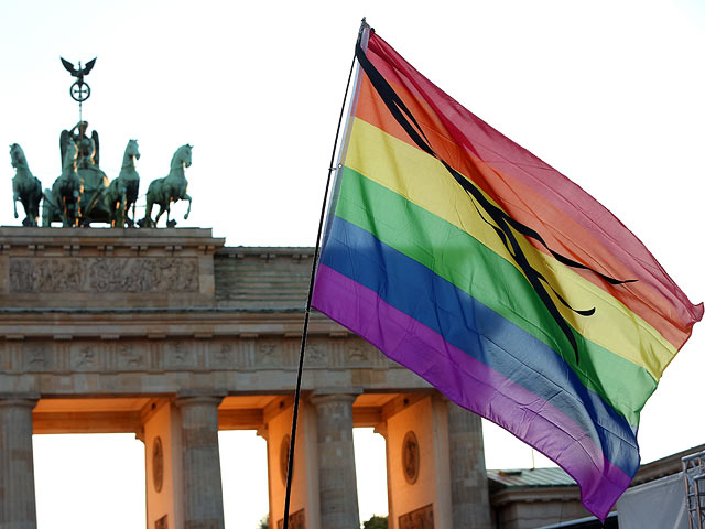В Германии отменят приговоры 50 тысячам геям