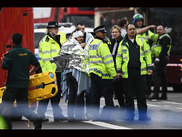 Подозрение на серию терактов около британского парламента  