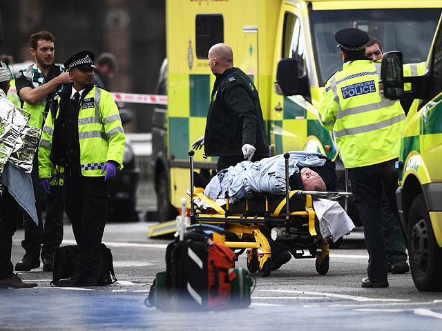 На месте теракта в Лондоне. 22 марта 2017 года   