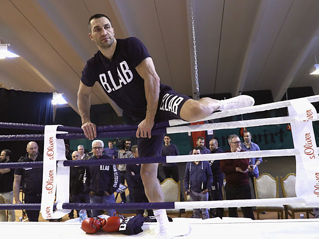 Владимир Кличко готовится к бою за титулы чемпиона мира