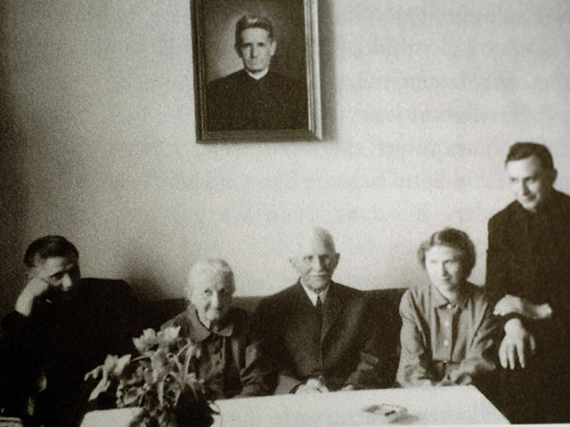 Йозеф Ратцингер (слева) в 1959-м