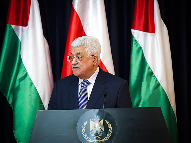 СМИ: Трамп требует от Аббаса прекратить платить пособия террористам    