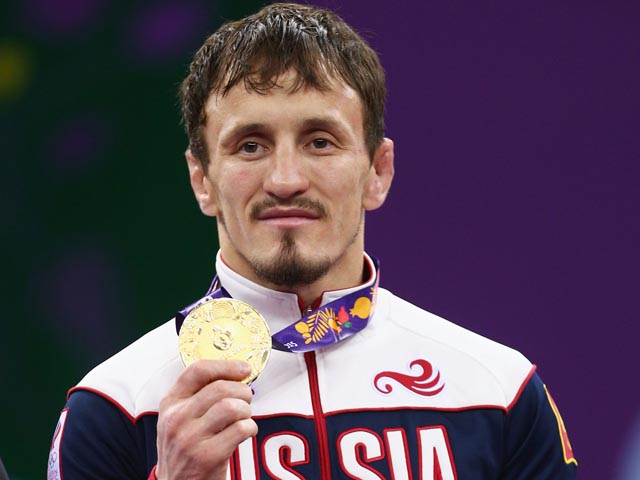 Трехкратный чемпион России по борьбе и его тренер попали в реанимацию после драки