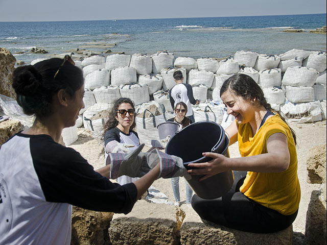 Волонтеры из Тель-Авивского университета