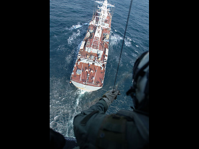 Российский "Лиман" столкнулся в Черном море с иностранным судном: моряки эвакуированы    