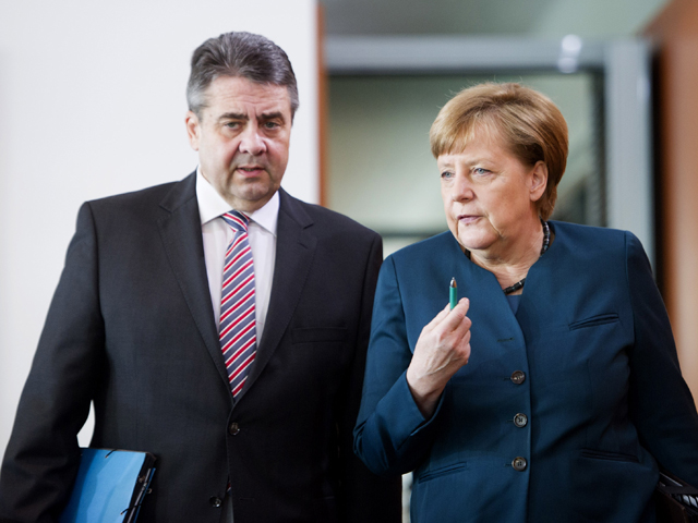 Глава МИД ФРГ Зигмар Габриэль и канцлер ФРГ Ангела Меркель