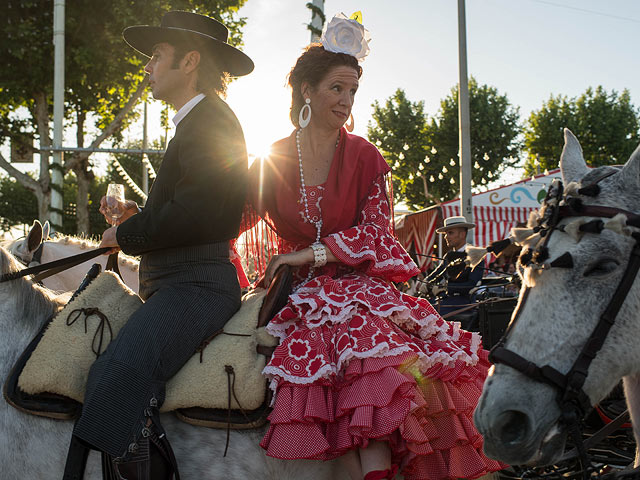 Весенняя ярмарка в Севилье: коррида, танцы и коктейли