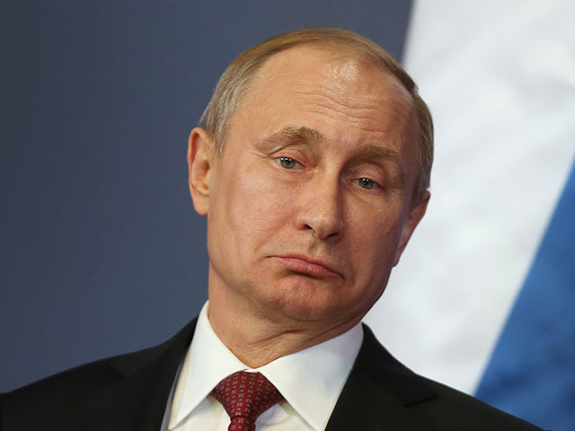 Путин пообещал проверить ситуацию с преследованием геев в Чечне