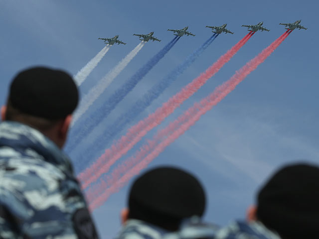 Отменены военно-морской парад в Петербурге и воздушный парад в Москве   