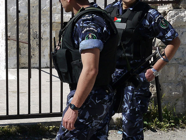 Палестинские полицейские задержали араба, угрожавшего ножом солдатам ЦАХАЛа    