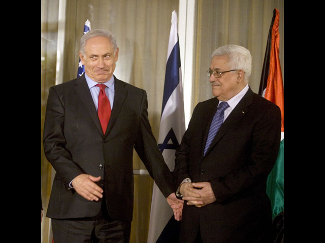 Биньямин Нетаниягу и Махмуд Аббас в сентябре 2010 года  