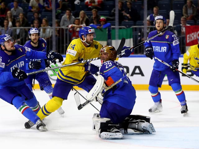 Чемпионат мира: шведы забросили 8 шайб, чехи - 5