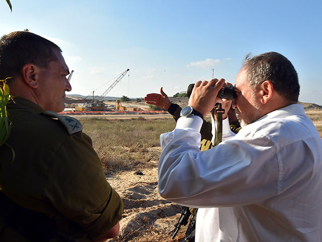 Авигдор Либерман на границе сектора Газы