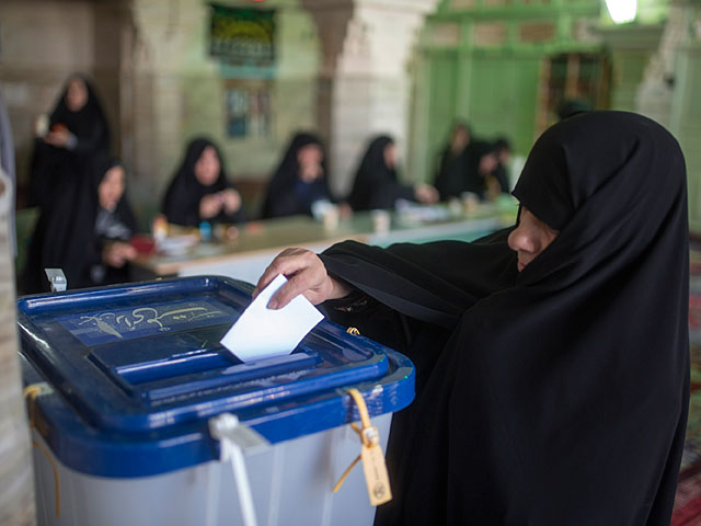 Выборы в Иране: реформисты и консерваторы консолидируют силы    