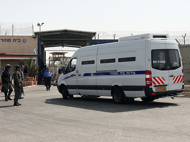 Заключенные террористы пожаловались в БАГАЦ на неудобные автозаки    