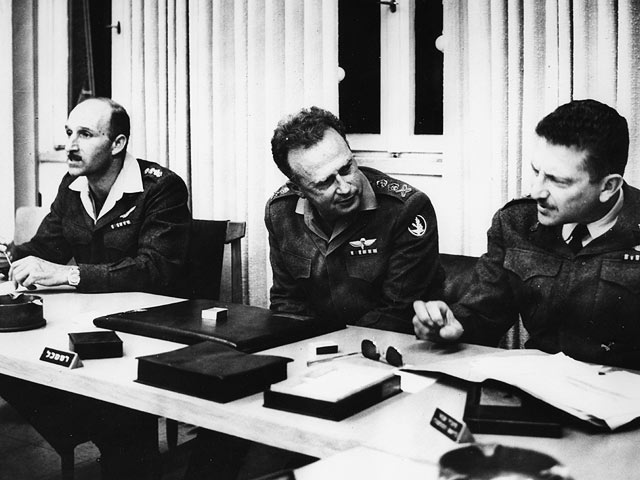 Мордехай Ход, Ицхак Рабин и Эзер Вайцман во время Шестидневной войны