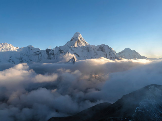     На Эвересте найдены мертвыми четыре альпиниста