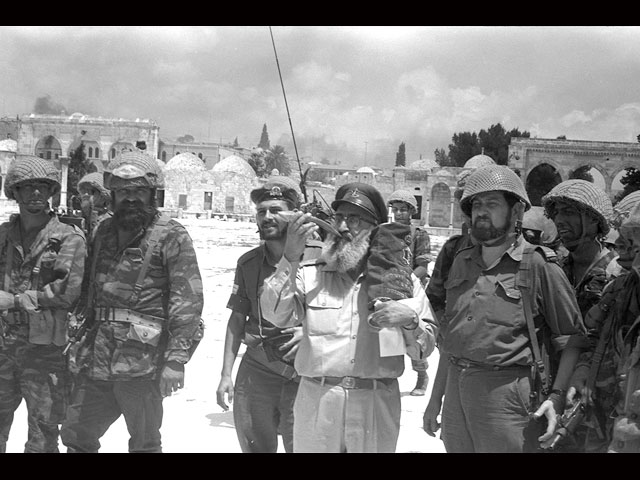 Рав Шломо Горен в Иерусасалиме. 1967 год
