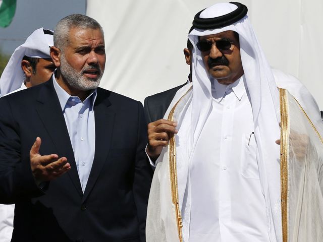 Председатель политбюро ХАМАС Исмаил Ханийя и эмир Катара шейх Тамим аль-Тани