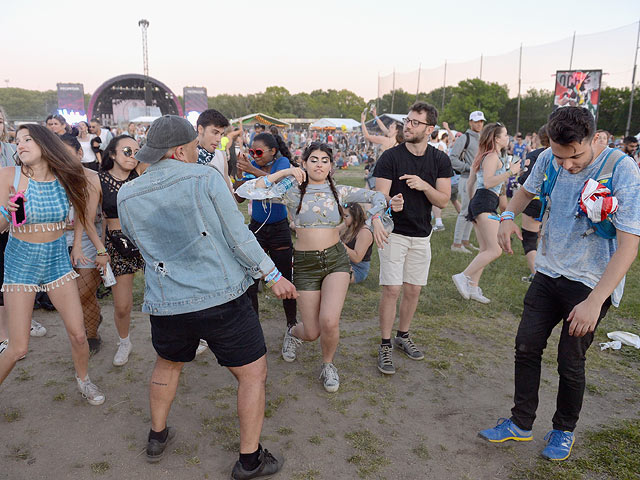 Фестиваль Governors Ball в Нью-Йорке: музыка и стриптиз на сцене