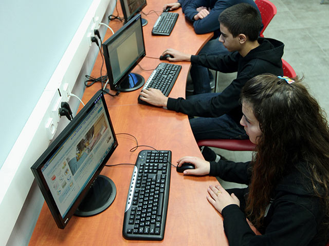 Завхоз тель-авивской школы подозревается в хищении компьютеров    