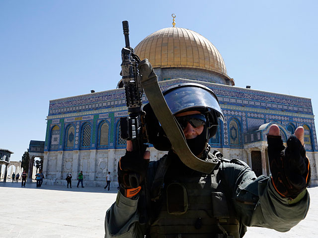 На Храмовой горе камнем легко ранен еврей, полиция закрыла доступ для мусульман    