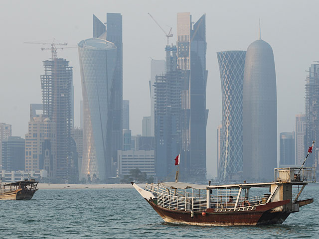 Катар начинает импорт продовольствия из Омана    