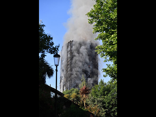 Пожар в 120-квартирном доме Grenfell Tower