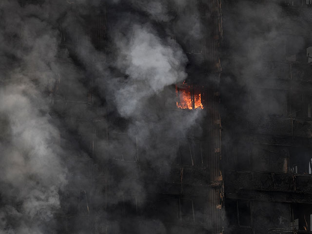 Пожар в 120-квартирном доме Grenfell Tower