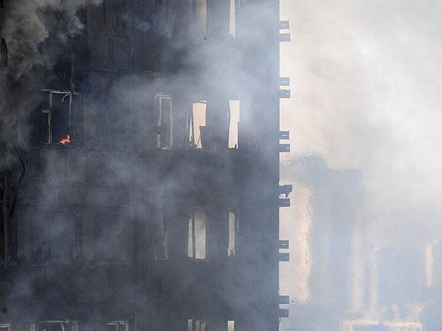 Пожар в 120-квартирном доме Grenfell Tower