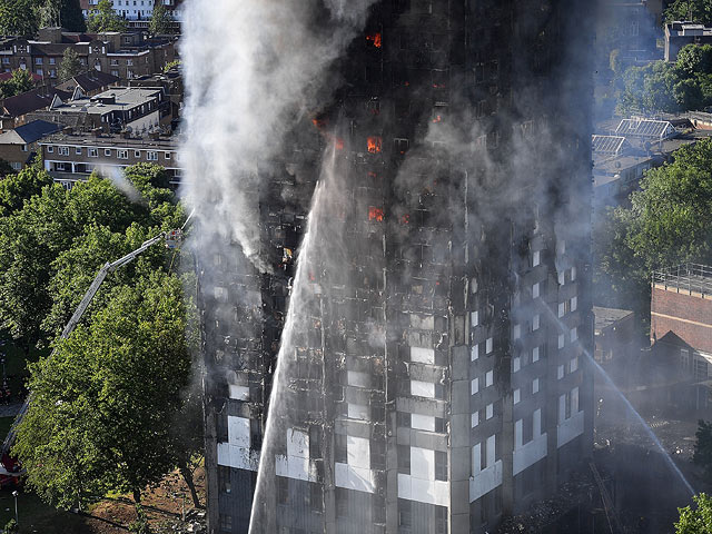 Пожар в 120-квартирном доме Grenfell Tower