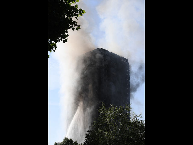 Пожар в 120-квартирном доме Grenfell Tower