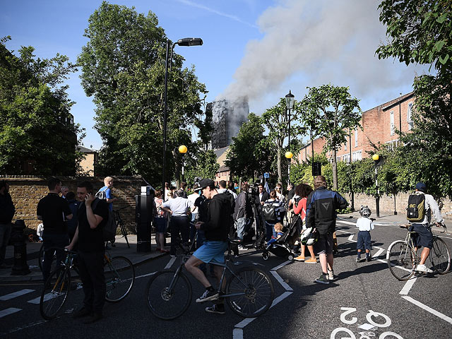 Пожар в 120-квартирном доме Grenfell Tower