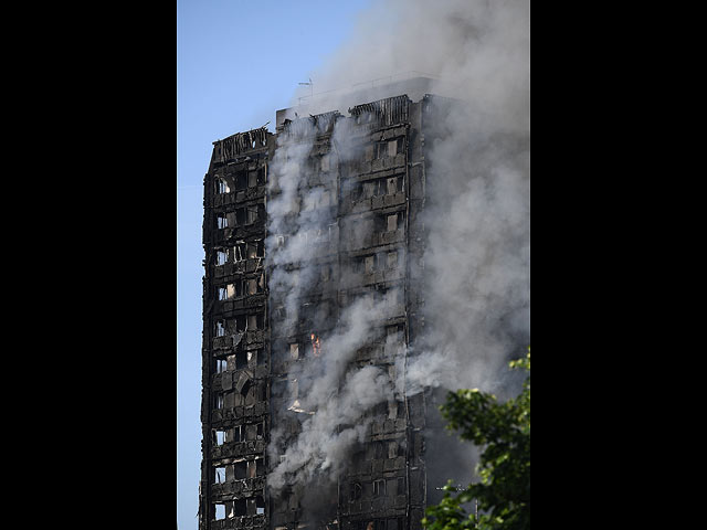 Пожар в 120-квартирном доме Grenfell Tower