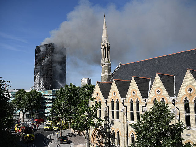 Пожар в 120-квартирном доме Grenfell Tower