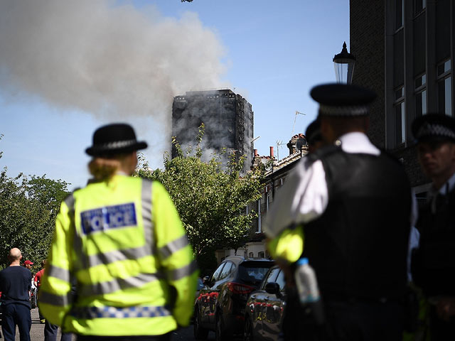 Пожар в 120-квартирном доме Grenfell Tower