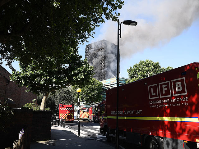 Пожар в 120-квартирном доме Grenfell Tower