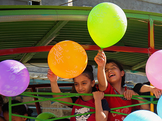Детский праздник Ид аль-Фитр: живые куклы от ХАМАС