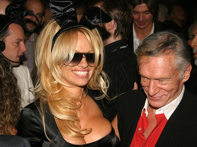  Основатель Playboy Хью Хефнер и Памела Андерсон. 2003