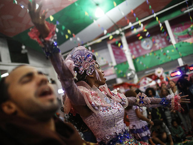 Вопреки угрозам: самба-вечеринка в Рио-де-Жанейро