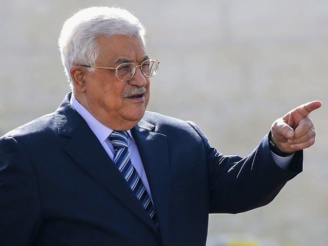 Аббас отправляет на досрочную пенсию 6.000 госслужащих в Газе    
